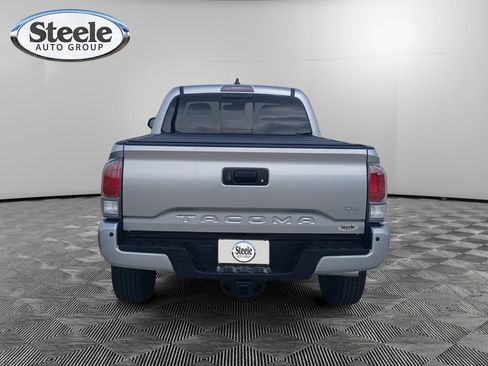 Used 2022 Toyota Tacoma TRD Off-Road w/ TRD Premium Off Road Package image 4