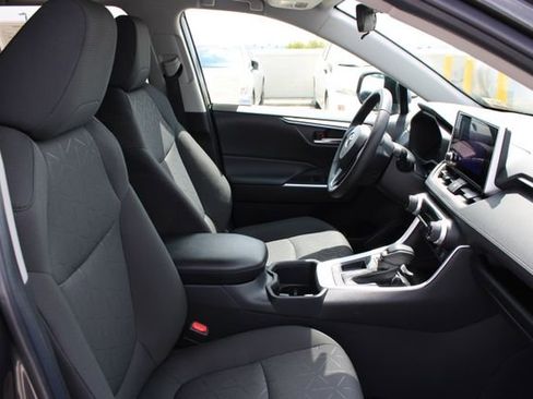 Used 2024 Toyota RAV4 XLE w/ Convenience Package image 5