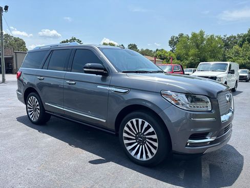 Used 2021 Lincoln Navigator Reserve w/ Luxury Package RWD image 2