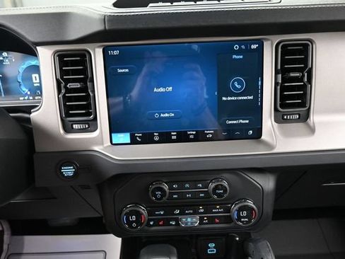 Used 2025 Ford Bronco Outer Banks w/ Sasquatch Package AWD/4WD image 10