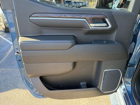 Certified 2024 GMC Sierra 1500 SLT w/ SLT Convenience Package image 11