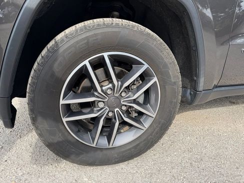 Used 2019 Jeep Grand Cherokee Limited w/ Luxury Group II image 9