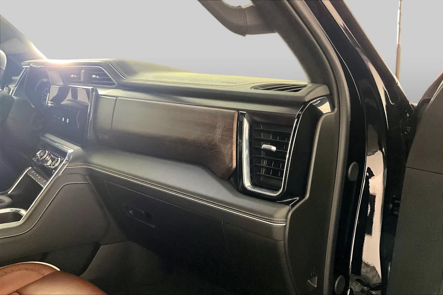 Certified 2025 GMC Sierra 2500 Denali Ultimate AWD/4WD image 17