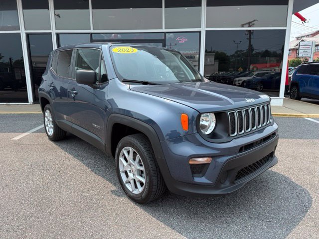 Used 2023 Jeep Renegade Latitude AWD/4WD image 2
