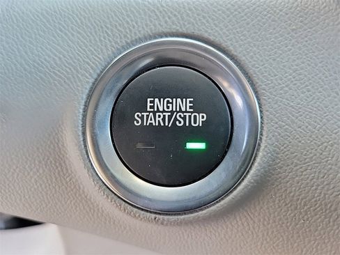 Used 2024 GMC Terrain SLT image 29