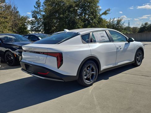 New 2026 Kia K4 LXS image 8