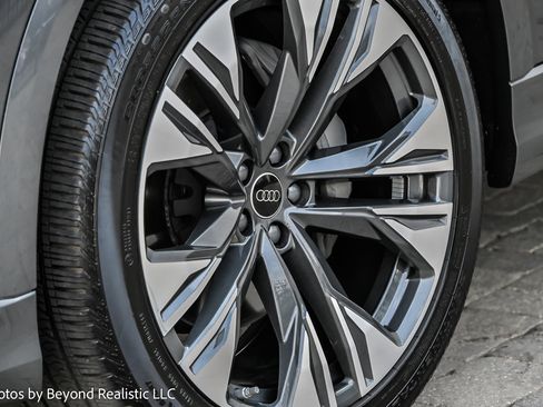 Used 2024 Audi Q8 Premium Plus image 13