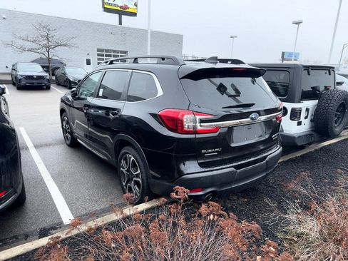 Used 2023 Subaru Ascent Limited image 2
