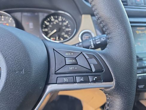 Used 2019 Nissan Rogue SV image 23