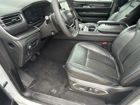 Used 2024 Jeep Wagoneer L 4WD image 16