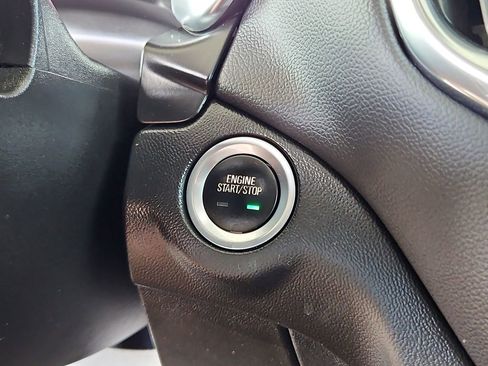 Used 2021 Chevrolet Equinox LT AWD/4WD image 17