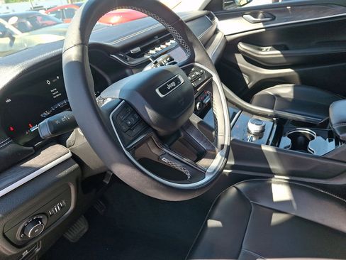 Used 2023 Jeep Grand Cherokee L Limited AWD/4WD image 25