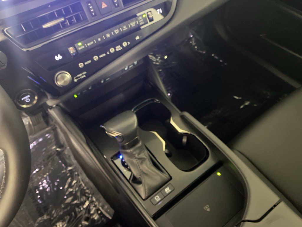 Certified 2024 Lexus ES 300h w/ Premium Package FWD image 22
