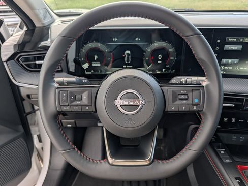 Used 2025 Nissan Kicks SR FWD image 30