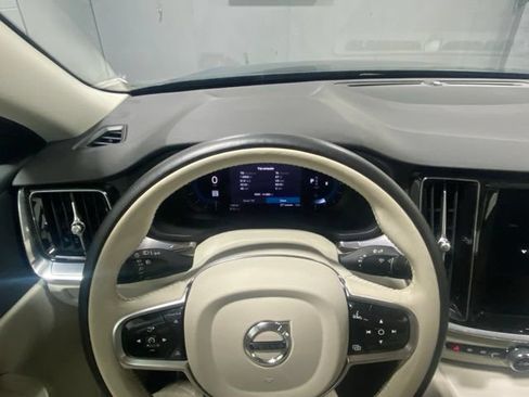 Used 2025 Volvo S60 B5 Core AWD/4WD image 15