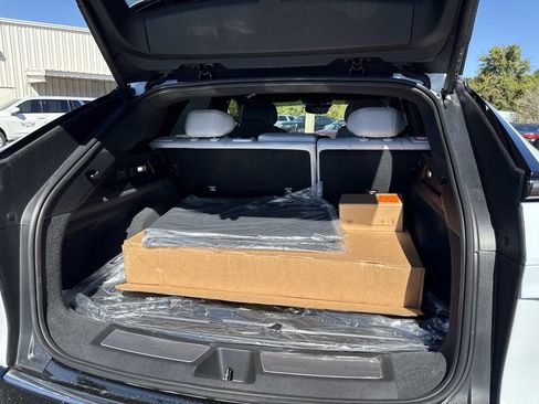 New 2026 Cadillac Lyriq Premium Luxury image 11