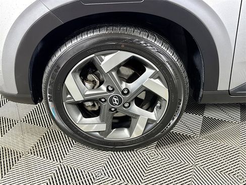 Used 2024 Hyundai Venue SEL image 32