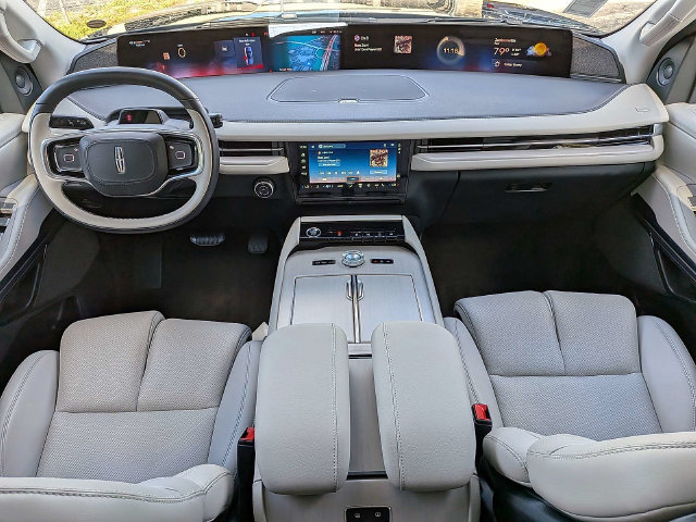 Used 2025 Lincoln Navigator Reserve AWD/4WD image 20