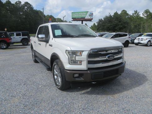 Used 2017 Ford F150 Lariat w/ Equipment Group 502A Luxury AWD/4WD image 4