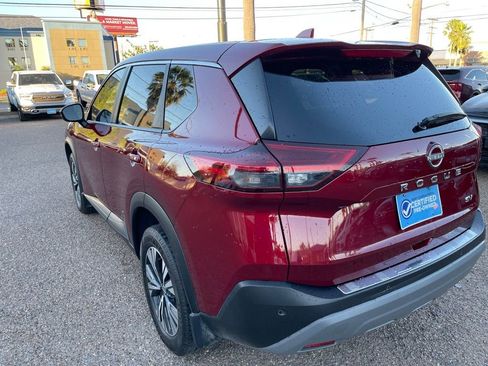 Used 2023 Nissan Rogue SV image 4
