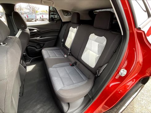 Used 2024 Chevrolet Trax LS w/ LS Convenience Package FWD image 20