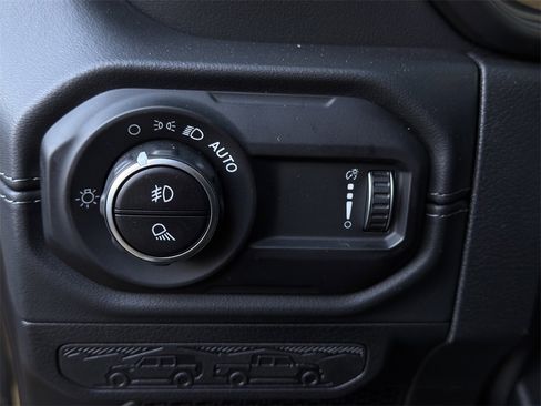 New 2025 Jeep Gladiator Sport image 18