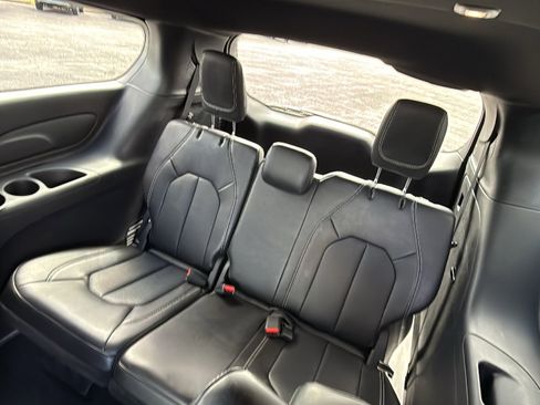Used 2025 Chrysler Pacifica Select FWD image 35