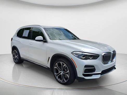 Used 2022 BMW X5 sDrive40i w/ Premium Package image 3