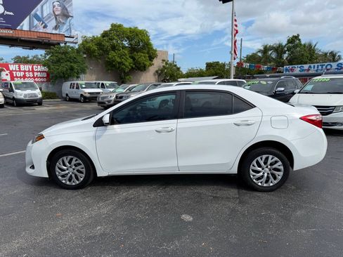 Used 2018 Toyota Corolla LE FWD image 3