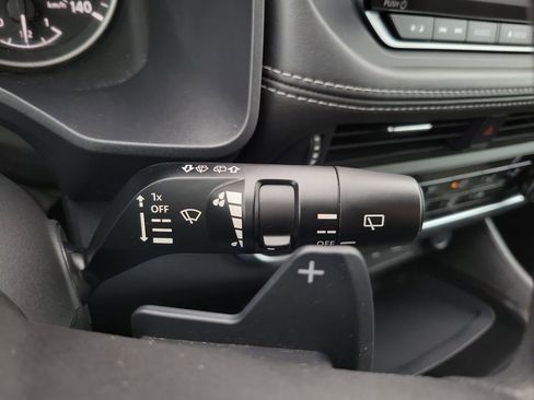 Used 2022 Nissan Rogue S image 16