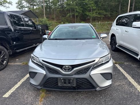 Used 2019 Toyota Camry SE w/ Convenience Package FWD image 2
