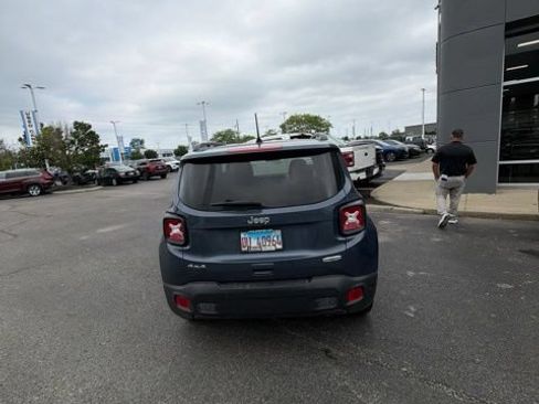 Used 2020 Jeep Renegade Latitude w/ Cold Weather Group AWD/4WD image 14