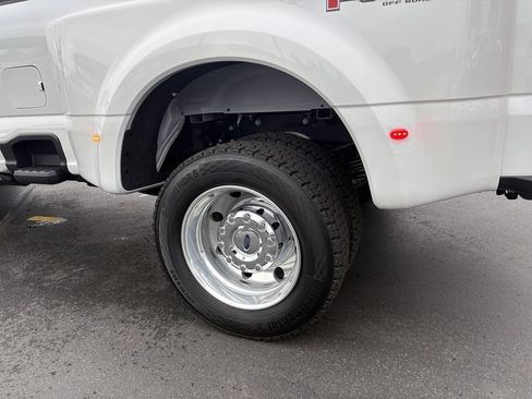 New 2026 Ford F450 Platinum w/ FX4 Off-Road Package image 16