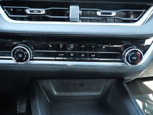 Used 2025 Chevrolet Equinox LT image 25