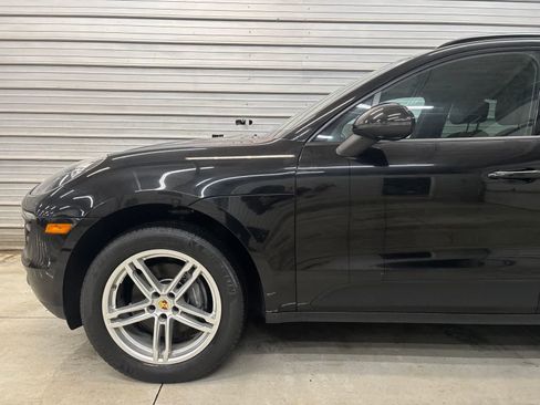 Used 2017 Porsche Macan AWD/4WD image 3