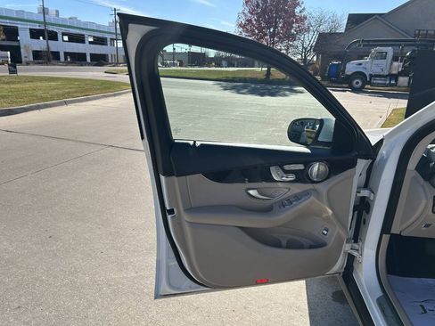 Used 2018 Mercedes-Benz GLC 300 GLC 300 4MATIC image 37
