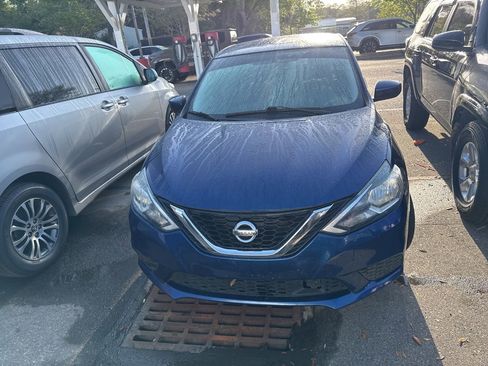 Used 2019 Nissan Sentra S image 2