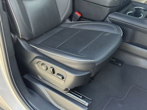 Used 2024 Chevrolet Tahoe Premier AWD/4WD image 18