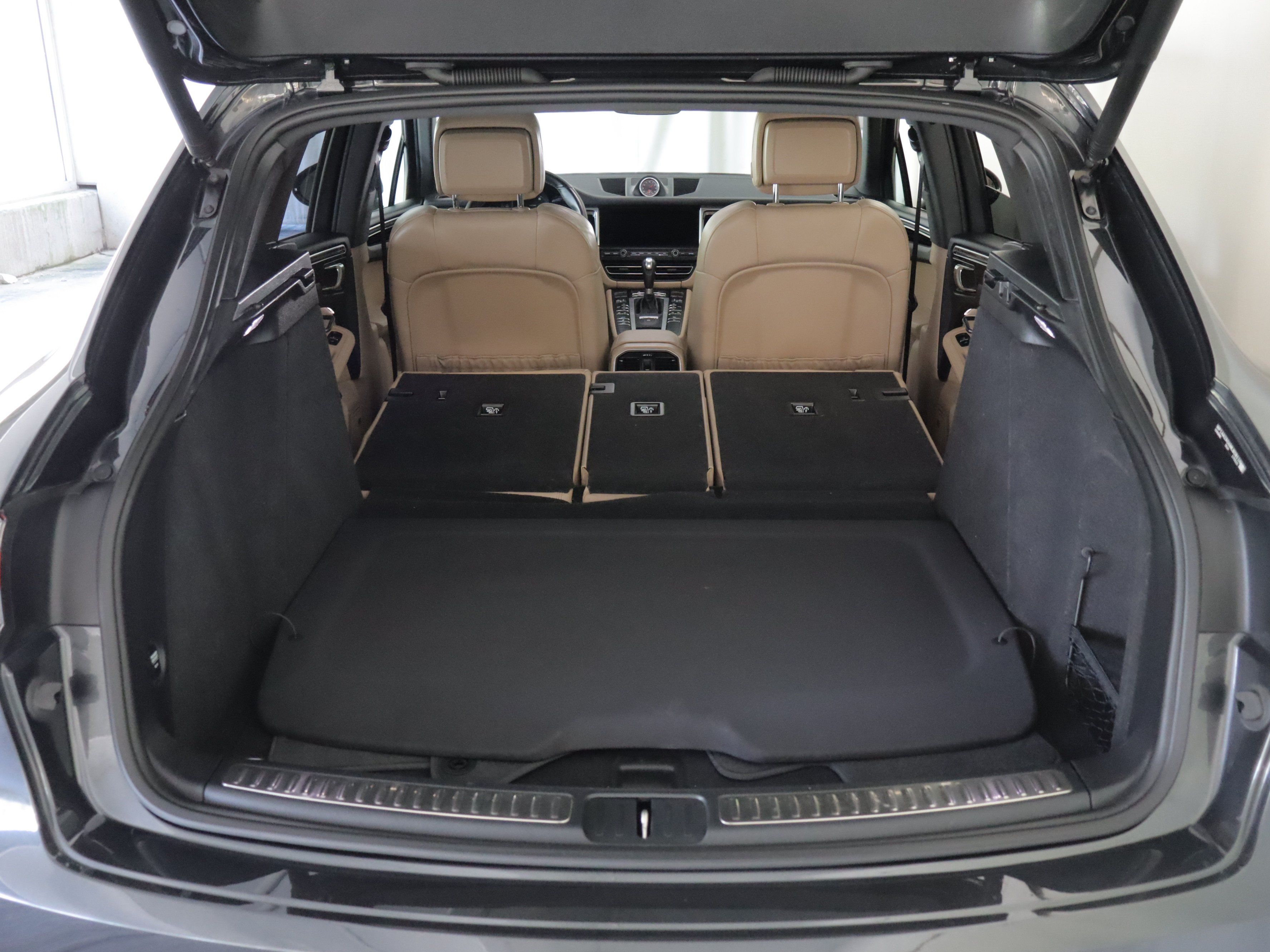 Used 2021 Porsche Macan AWD/4WD image 24