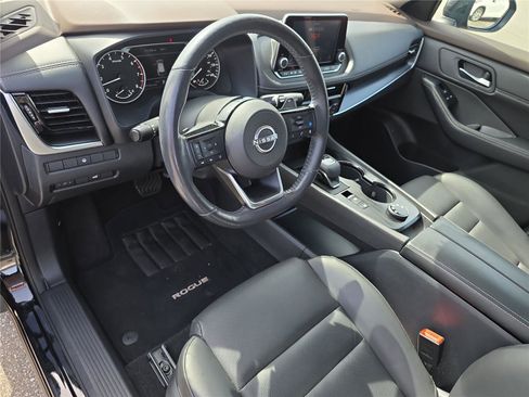Used 2023 Nissan Rogue SV w/ SV Premium Package image 12