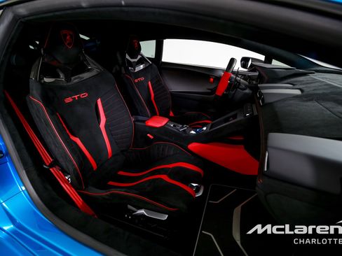 Used 2023 Lamborghini Huracan STO RWD image 17