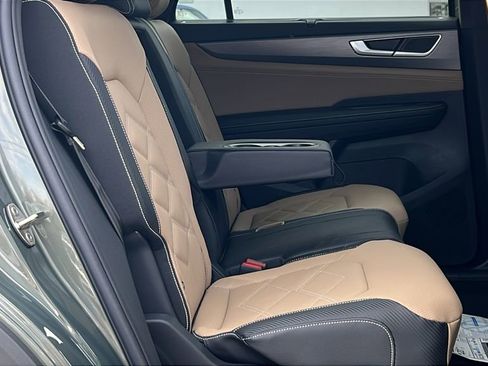 New 2026 Volkswagen Atlas Cross Sport SE AWD/4WD image 12