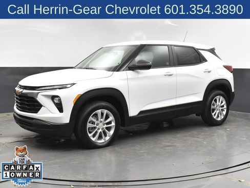 Used 2025 Chevrolet TrailBlazer LS w/ LS Convenience Package FWD image 3
