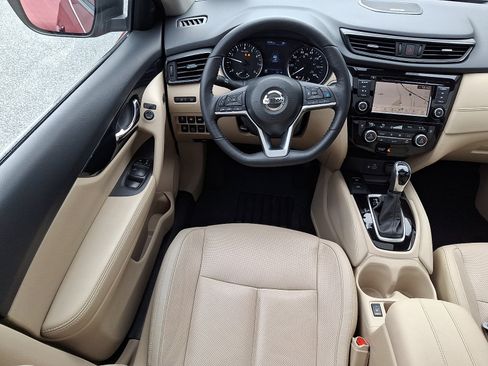 Used 2020 Nissan Rogue SL w/ Premium Package image 11