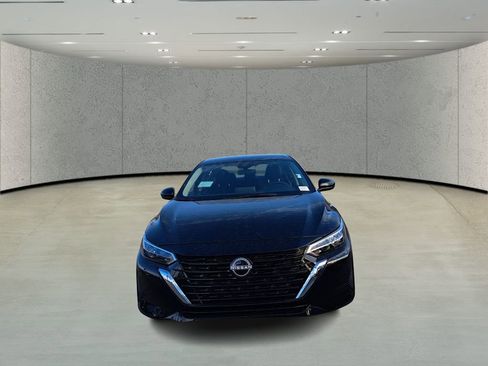 Used 2025 Nissan Sentra SV image 2