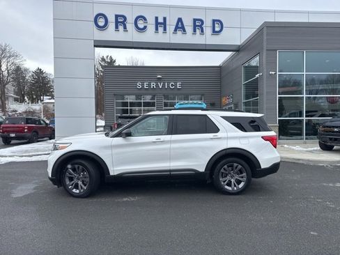 Used 2021 Ford Explorer XLT w/ Equipment Group 202A image 2