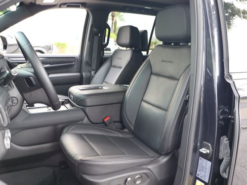 Used 2024 GMC Yukon Denali w/ Advanced Technology Package AWD/4WD image 2