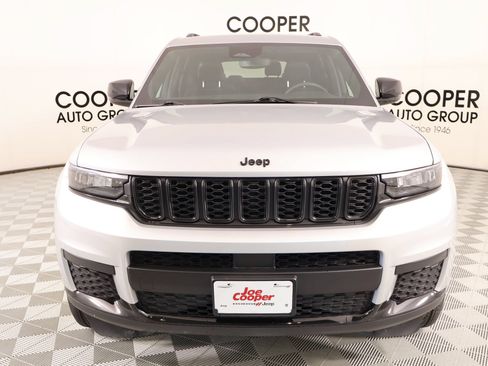 Used 2023 Jeep Grand Cherokee L Laredo AWD/4WD image 9