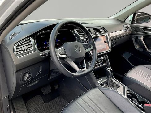 Used 2023 Volkswagen Tiguan SE AWD/4WD image 17