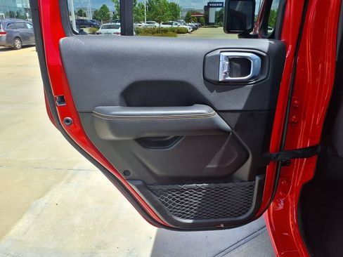 Used 2025 Jeep Wrangler Unlimited Sahara AWD/4WD image 17